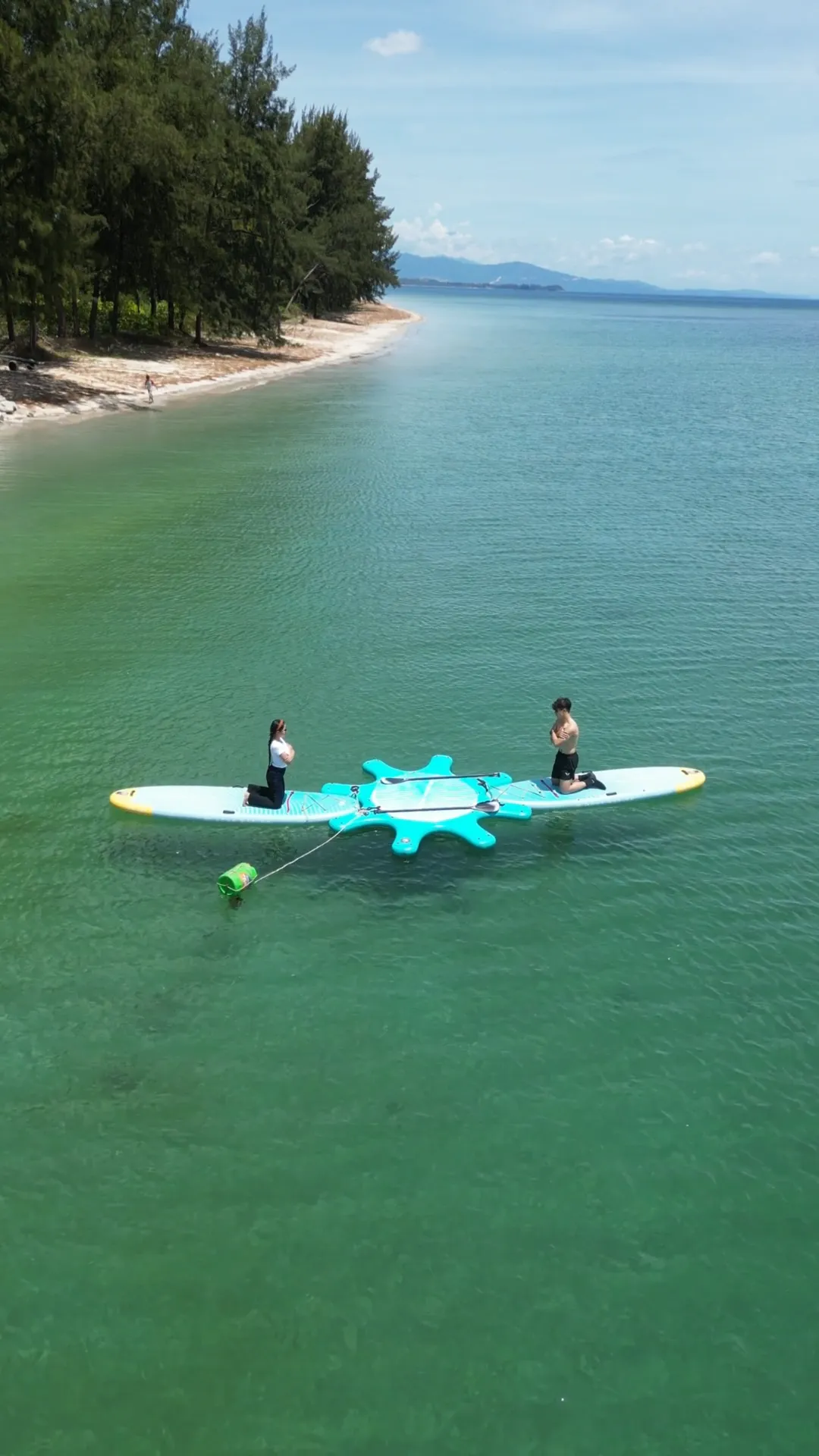 SUP Canu Paddleboard open water couple yoga