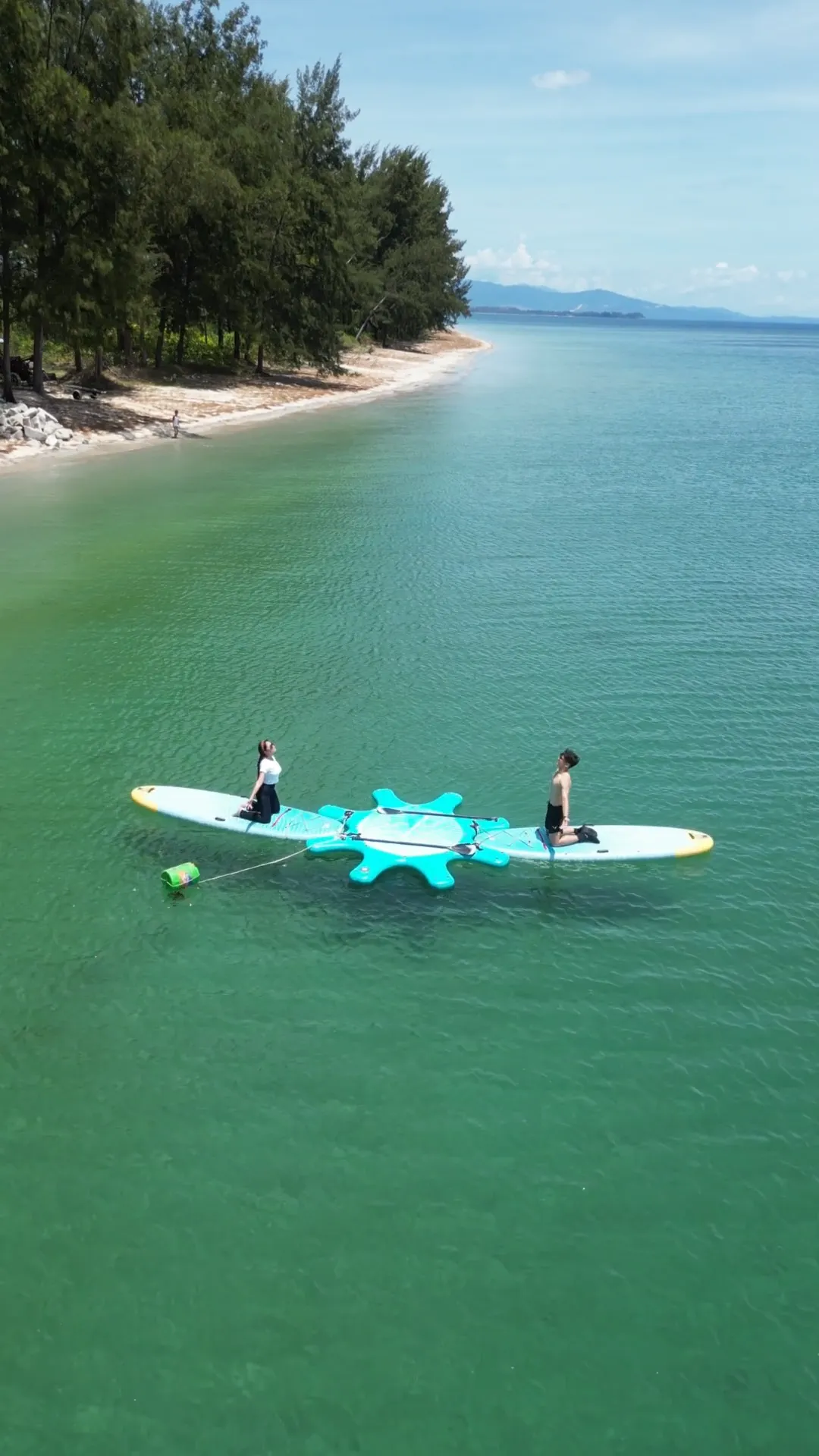 SUP Canu Paddleboard open water couple Yoga
