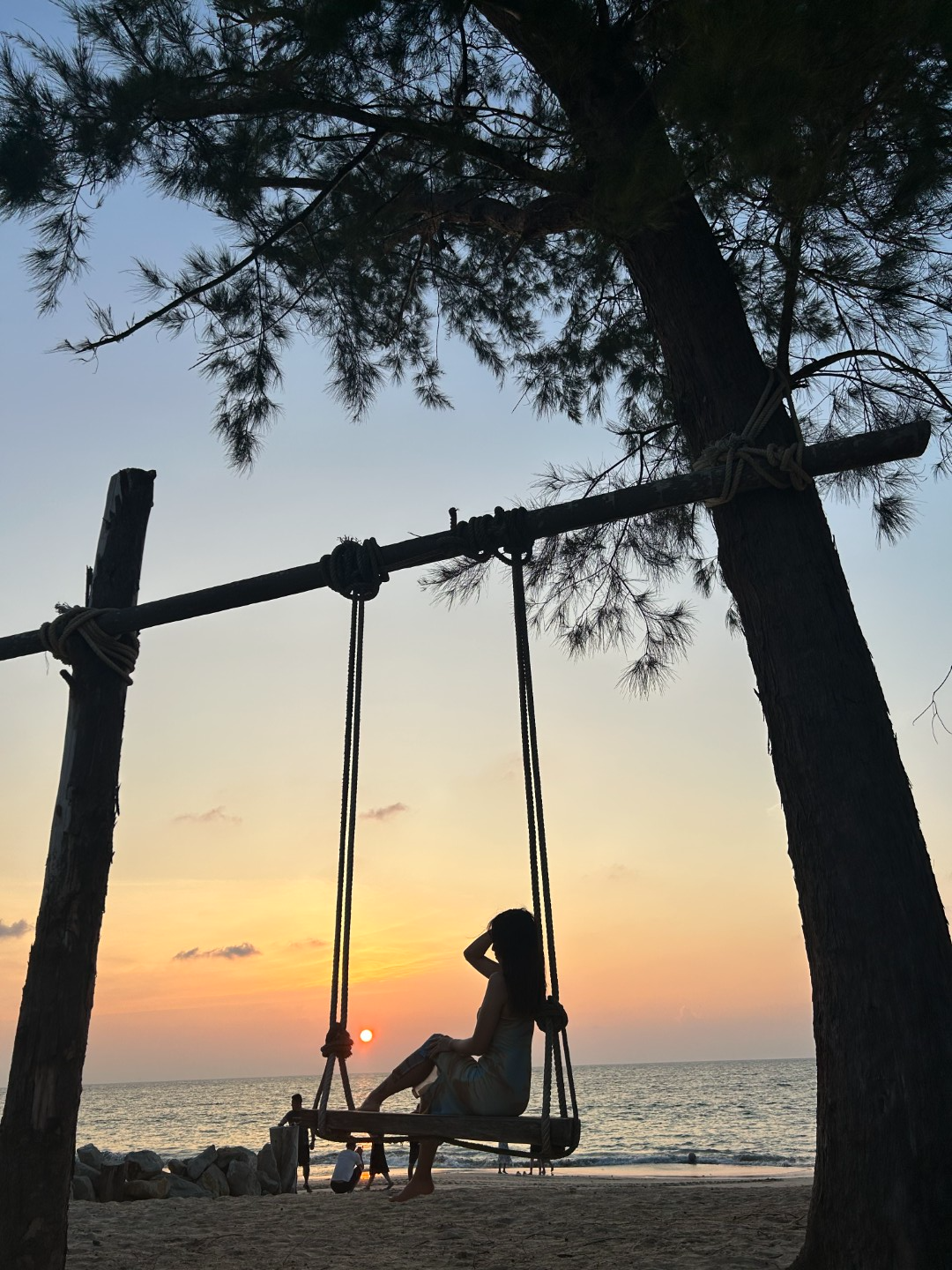 Eagle Bay Retreat Featured Hot girl sunset watch