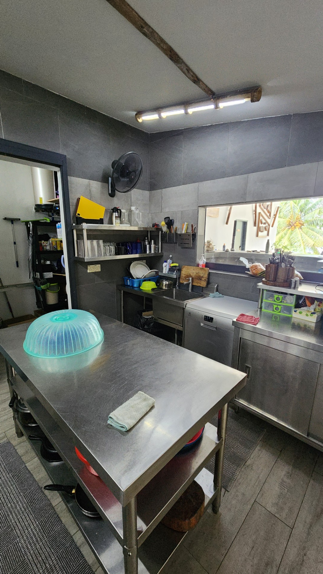 Eagle Bay Retreat Dining BBQ Seafood